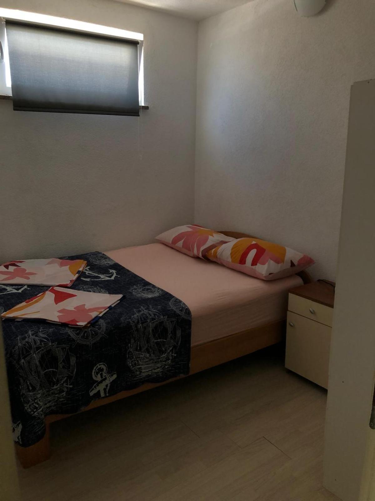 Apartmani CESARICA Karlobag Cameră foto